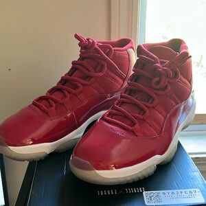 Jordan 11 ‘Win like 96’ size 11 (Red/white)